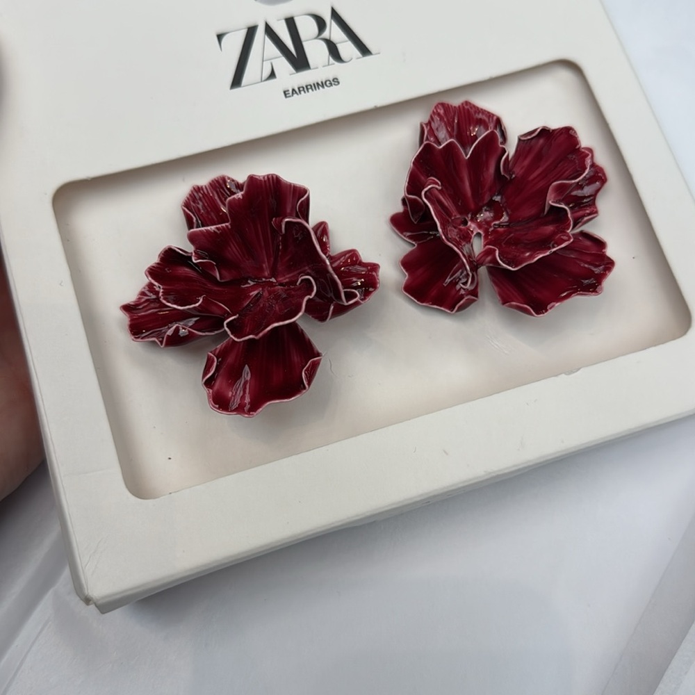 *NEW* ZARA RED FLORAL EARRINGS - Picture 3 of 3